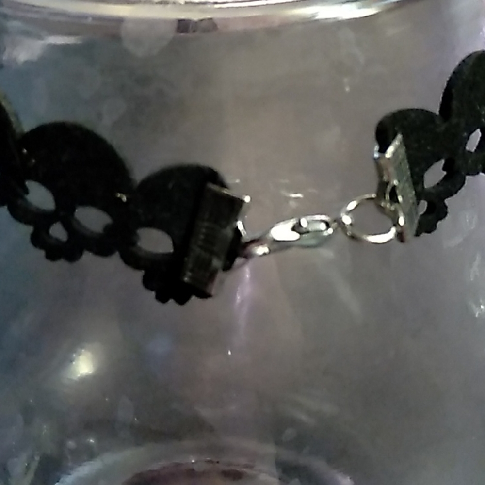 Skull choker - Picture 2 of 2